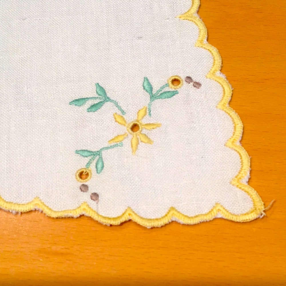 Pure Linen Cocktail Napkins 1940s - Picture 4 of 6
